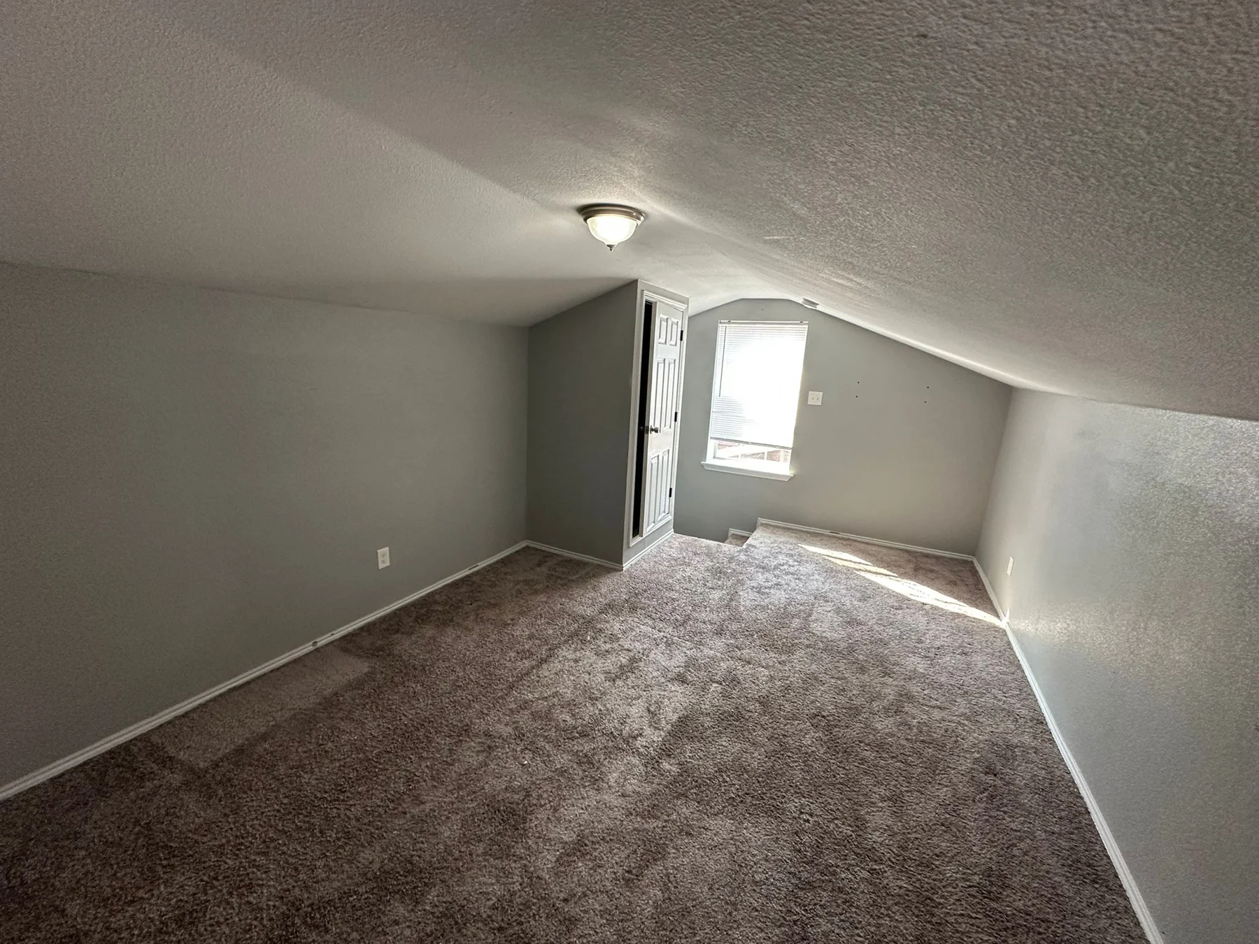 Bedroom before renovation